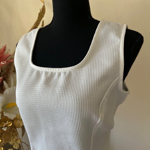 Vintage Wrapper Fitted Square Neck White Textured Dress Silver Belt Accent - Picture 4 of 11